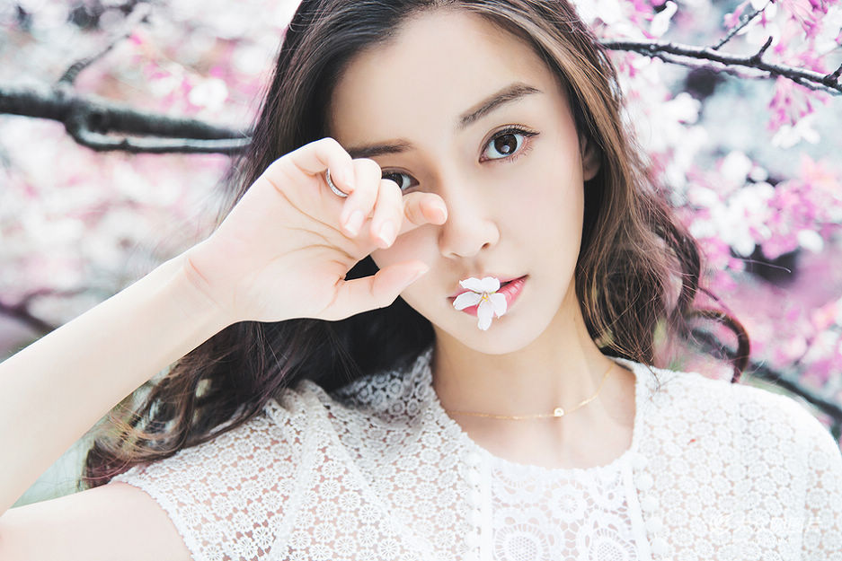 գAngelababyȫ¡ӣ˵д棬µױ뱳ӣӦγһ˵Ļ档